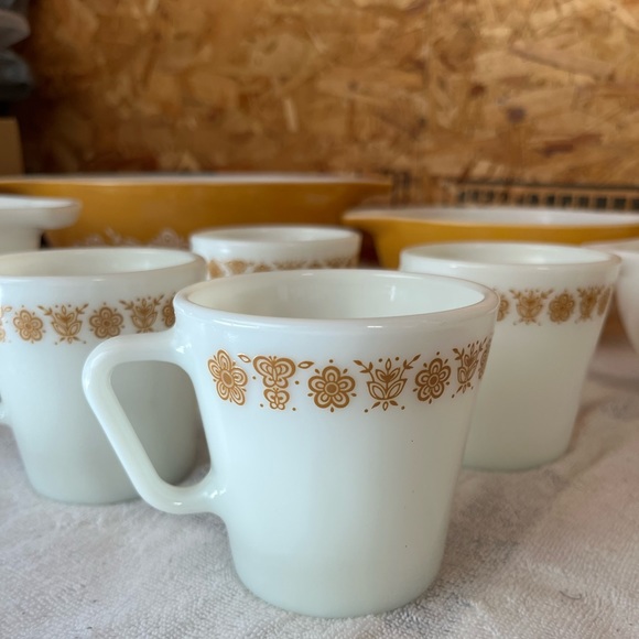 Vintage Pyrex Butterfly Gold Cinderella Nesting Bowls & Coffee Cups - Picture 2 of 3
